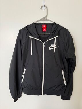 Brand New Women’s Nike Black Windbreaker